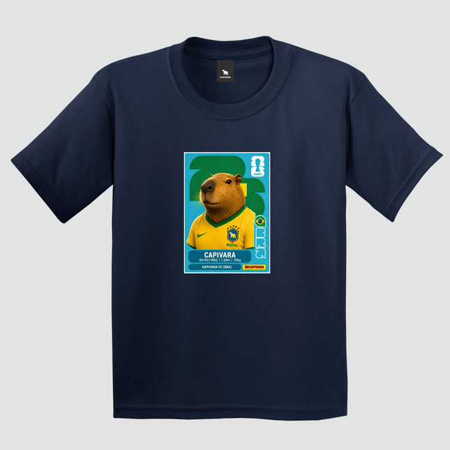 camiseta cor azul marinho com estampa de capivara inspirada em figurinha colecionável do Brasil