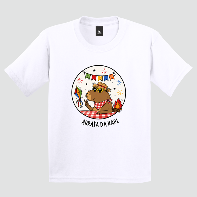 Camiseta Infantil Capivara Arraiá da Kapi Festa Junina na cor branca com estampa exclusiva de capivara junina.