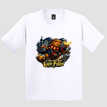 Camiseta branca com estampa capivara Kapy Potter vista frontal