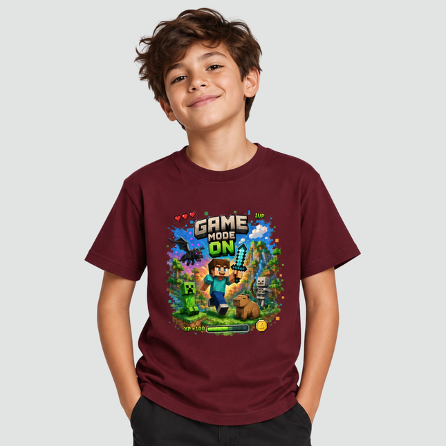 Menino usando camiseta gamer Game Mode On bordô