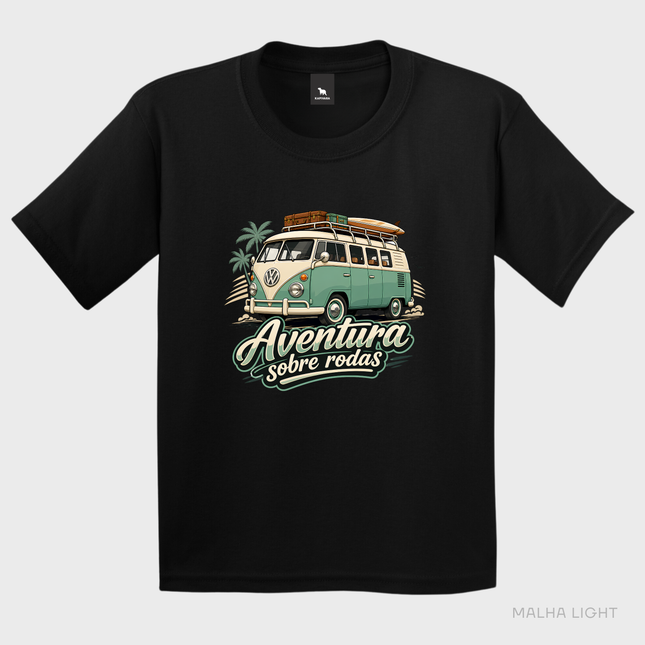 Camiseta infantil preta com estampa Kombi Aventura sobre Rodas