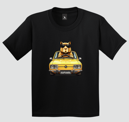 camiseta infantil preta capivara dirigindo brasilia amarela estampa central