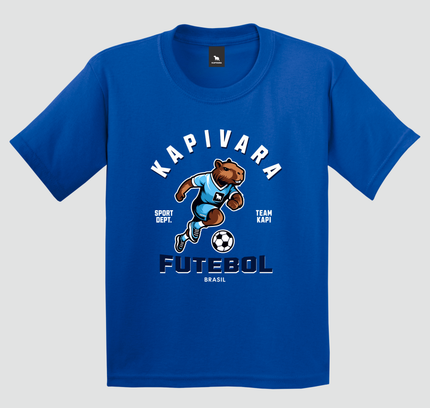 criança usando camiseta capivara futebol estampa esportiva