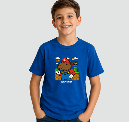 menino usando camiseta infantil capivara gamer super kapi bros azul 