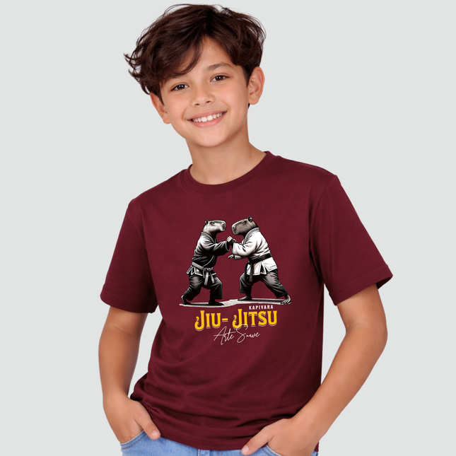 menino usando camiseta infantil capivara jiu jitsu arte suave bordô