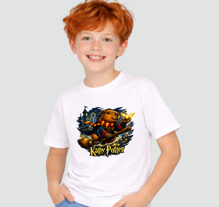 criança usando camiseta capivara harry potter quadribol branca