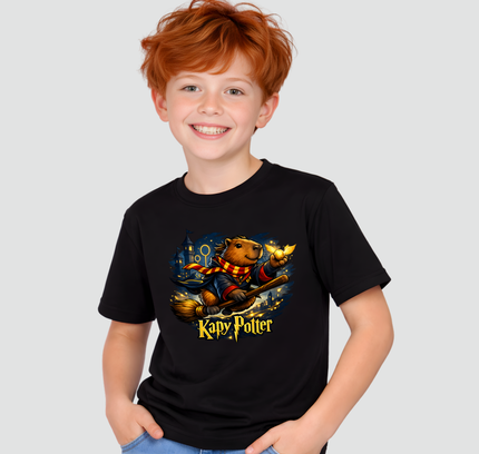 menino usando camiseta infantil kapy potter quadribol preta