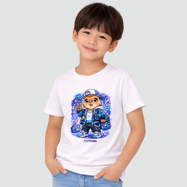 menino usando camiseta infantil capivara kawaii gamer branca