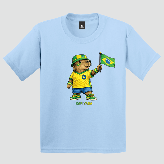 Camiseta infantil Capivara Torcedora Brasil Copa azul com estampa de capivara segurando bandeira do Brasil