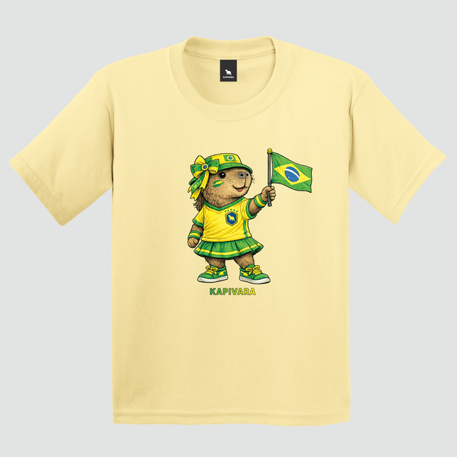 Camiseta infantil Capivara Torcedora Brasil Copa amarela com estampa de capivara segurando bandeira do Brasil