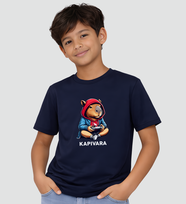 menino usando camiseta capivara videogame azul marinho