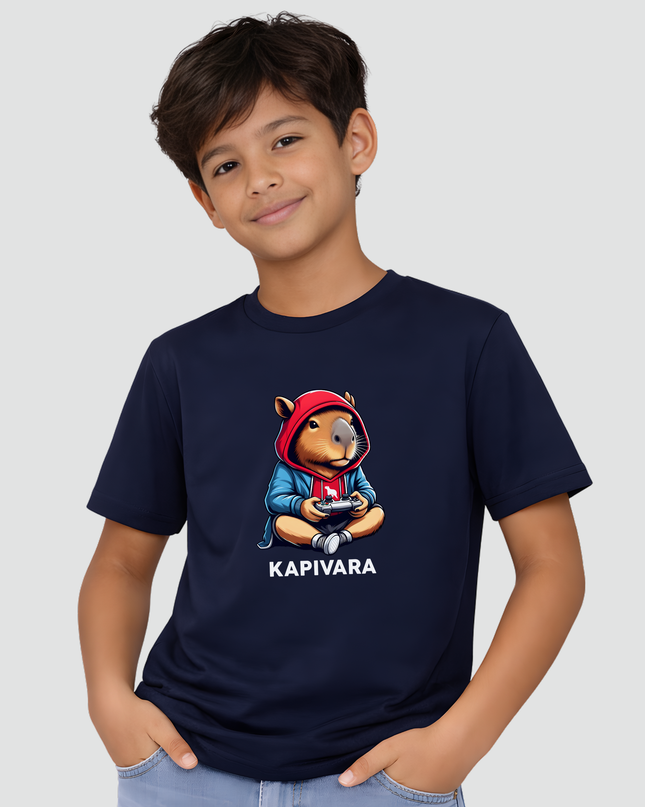 menino usando camiseta capivara videogame azul marinho