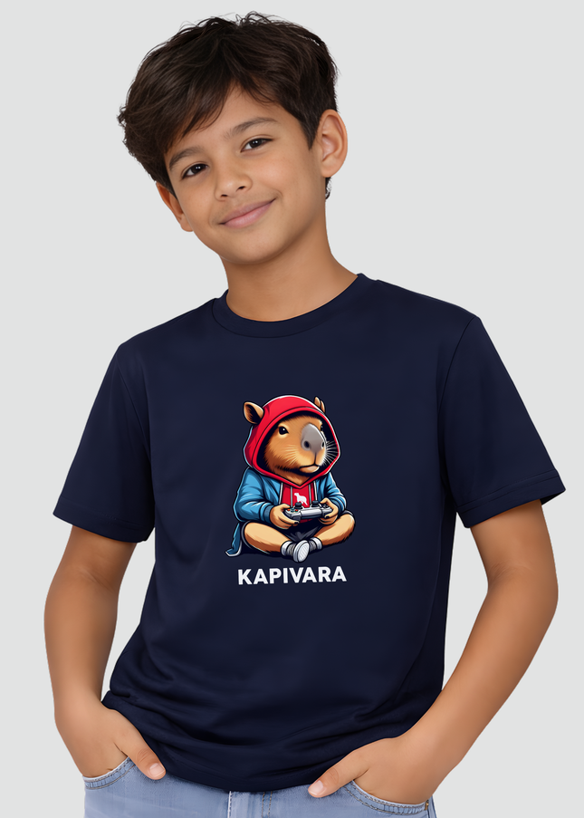 menino usando camiseta capivara videogame azul marinho