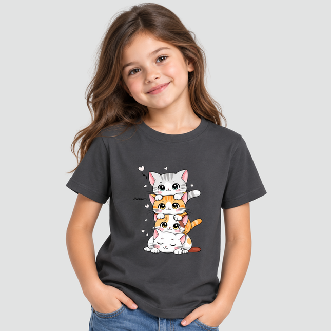 Menina usando Camiseta Infantil Gatinhos Meow cinza-chumbo