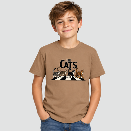 Menino usando camiseta infantil de gatos The Cats cappuccino