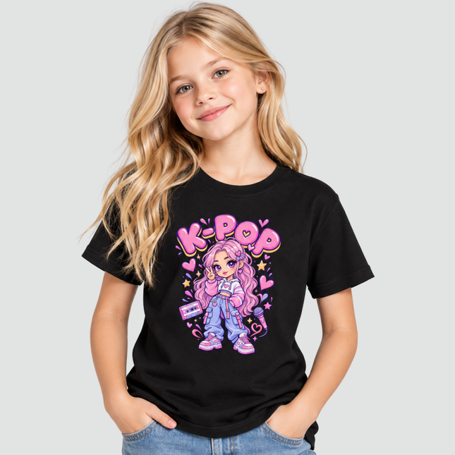 Menina usando camiseta preta K-Pop Girl