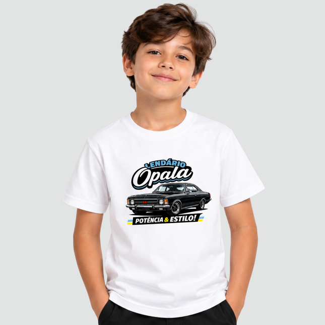 Menino usando camiseta branca Lendário Opala