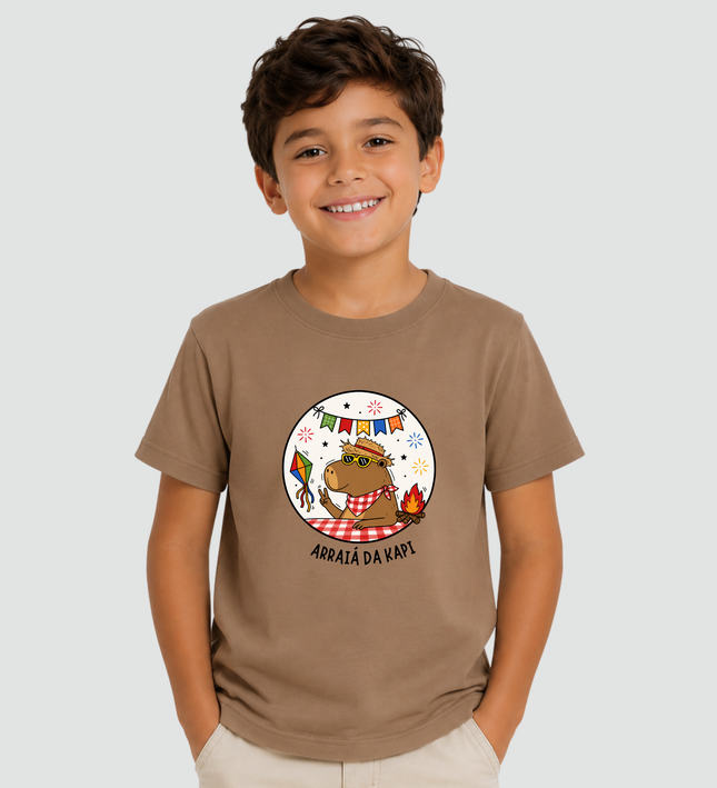 menino vestindo camiseta infantil capivara arraial