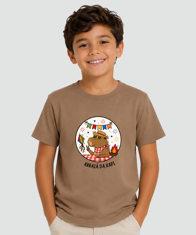 menino vestindo camiseta infantil capivara arraial
