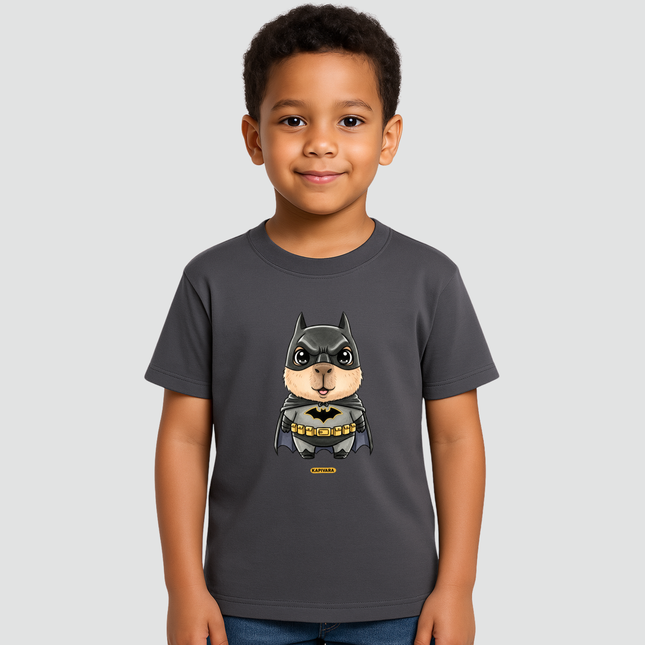 menino usando camiseta infantil capivara heroi batman